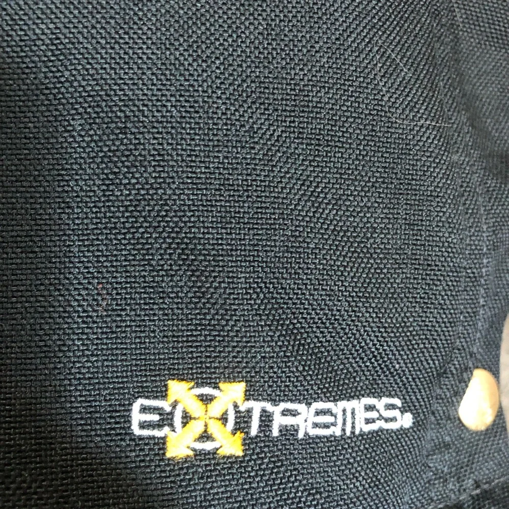 Carhartt Black insulated work overalls. 32 x 30. Some flaws. - Picture 7 of 11